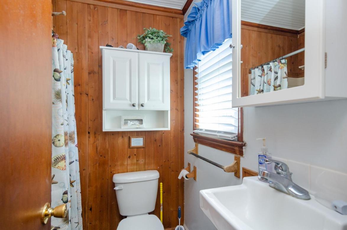 The Pelican Hidden Treasure Inn Room 2 By Bryant Real Estate Kure Beach Exterior photo